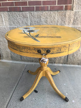 Load image into Gallery viewer, golden table