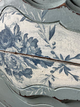 Load image into Gallery viewer, Trompe L'Oeil Bleu Paint Inlay IOD