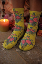 Load image into Gallery viewer, Magnolia Pearl Floral MP Socks 141
