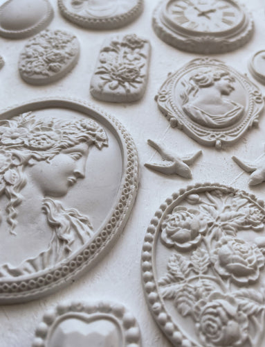 Clay cameo mould