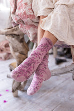 Load image into Gallery viewer, Magnolia Pearl Vol Du Jardin MP Socks 113
