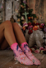 Load image into Gallery viewer, Magnolia Pearl Two Birds MP Socks 132
