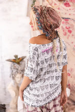 Load image into Gallery viewer, Magnolia Pearl Skulls T #2097
