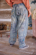 Load image into Gallery viewer, Magnolia Pearl Porter Denims Pants 884
