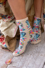 Load image into Gallery viewer, Magnolia Pearl Pony MP Socks 131
