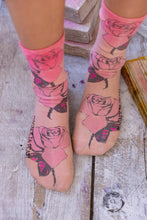 Load image into Gallery viewer, Magnolia Pearl All for Roses Socks 134
