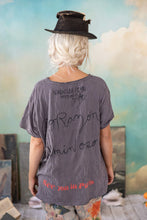 Load image into Gallery viewer, Magnolia Pearl Corazon Luminoso Tee 2257
