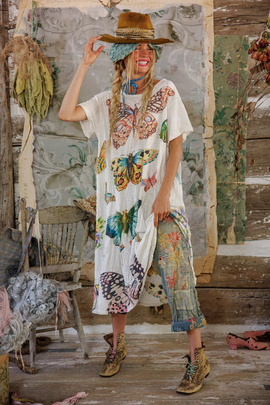 White butterfly T-shirt, dress on girl