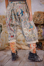 Load image into Gallery viewer, Magnolia Pearl Applique Kiki Bloomers 223
