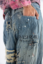Load image into Gallery viewer, Magnolia Pearl appliqué seven denim pants
